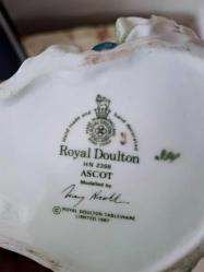 Royal doulton biblo