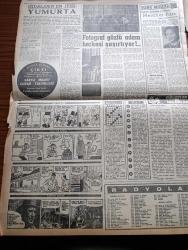 Akşam Gazetesi - 26 Aralık 1960 - Ankara'da Dün 21 Kişi Nezarete Alındı - Yayınlanan Tebliğle Sanıkların Kurucu Meclisi Zedeleyici Propaganda Yaptıkları Açıklandı - Üç Köyde Atatürk'ün Resimleri Parçalandı - Cemal Gürsel 6 Kurucu Meclis Üyesini Açıkladı - Hektor İsimli Fare Feza Yolcusu - Afyon Canavarı Mustafa Çelik İdam Edildi - Atatürk İçin Taşlıtarlada Dün Miting Tertiplendi - Belediye İşportacılardan 10 12 Milyon Kazanabilir - Hülagünün Gözdesi Çizen Suat Yalaz - Ateşli Kız Gina Yazan George Albert Gley Yazı Dizisi - Ağalardan Sonra Röportaj Müfit Duru Yazı Dizisi - Urfa Siverek'te Bucak'lar - Avukat Faik Bucak - Günah Maskesi Çizgi Roman Resimleyen Remzi - Değerli Bestekar Ve Hoca Melahat Pars - Kont Senlibenli Çizgi Roman - Nazlı İle Hamza karikatür - Fenerbahçe'yi Beşiktaş'ın Karşısında Can Bartu'da Kurtaramadı - Galatasaray Yine Metin Oktay'ın Golleri İle Galip - Feriköy Ankaragücü'nü Yenmesini Bildi - Dünkü At Yarışları - Spor Toto Neticeleri - Milli Lig Puan Durumu