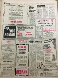 HÜRRİYET GAZETESİ 24 MART 1968 YIL :20 SAYI :7148--Demirel :Çok dürüst bir seçim yapacağız ---Güney Zobu 'nun evinde 300 bin liralık döviz ele geçirildi ---Kılıç Ali 17 yıl dargın kaldığı oğlu Gündüz Kılıç ile  barıştı ---Fransa nın ünlü şarkıcıları  Türkiye yi boykot edecek ---Belediye Memurlarının Avans Alması Sağlanacak ---Johnson ,General Vestmoreland 'ı Vietnam dan Geri Çekti --Yarın başlayacak grev için  Tekel Genel Müdürü ,Stoklarımız Yeteri Kadar Var ,Diyor ---İstanbul da bir köpeğin  kalbi değiştirilip bir saat yaşatıldı --İngiltere Başbakanı Kendisini Yuhalayanlara Nasihat Etti --Şekerspor oynadı Göztepe kazandı :1-0---Can lı Fenerbahçe G.Birliği Karşısında ---Mersin İ.Yurdu A.Gücü nü devirdi :1-0---Feriköy 'ün kurtulma şansı günden güne azalıyor ---Balkan Kros Şampiyonası Bugün Yapılıyor ---