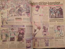 Güneş Spor Dergisi - Milyarlık heyecan - Futbolcular futboldan sınıfta kaldı - Yusuf Namoğlu'na sahne dopingi - At yarışlarında milyarlık heyecan - Süleyman Seba - Beşiktaş'ta yeni hedefler - Sibel'in hikayesi - 4 üvey ana 29 madalya - Şenol Güneş - Kaybolan Fener'i havalarda arıyor - Kovaçeviç - Ligden Aklar-karalar - Takımlarında kaybolan ünlüler - Zonguldak: Sinir bastı - Türe'nin ürettiği penaltı - Filelerin kraliçeleri - Türkiye'nin tek bayan yöneticisi Altay'da - Oya Dağıstanlı - Katedralde bir güzel - Yangına değil, şampiyonluğa - Spor Bulmacası - Bunları Biliyor musunuz? - Galatasaray'da Bahar Öztan - Hüsnü Çil'in çiçekleri - Bayrak Savaşı fotoğraf ve haberi - Tam Takım Dergi