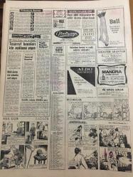 HÜRRİYET GAZETESİ 20 MART 1967 YIL :19 SAYI :6786---Davaya ihanet eden on Türk kara listede ---Luigi ,Dalida nın gözü önünde intihar etmiş ---Zam olmaz  ise 22 bin PTT ci grev  yapacak ---Hem  sevişiyor hem de geziyorlar ---Bir tüccar ,eşi ve 4 çocuğu öldü --Türkiye de 1 milyon 250 bin kişi penceresiz  evlerde yaşıyor ---Karakola 100 metre  mesafede dört dükkan soyuldu ---Gayri sıhhı müesseseler  şehir dışına çıkarılacak ---Rusya da altı aylık mecburi nişanlılık devresi isteniyor ---Amerika da  Hurma Festivalinde Devekuşu Yarışları da Yapıldı ---Fenerbahçe 2 -0 galip ---Galatasaray :1 Altınordu :1---Vefa ,Karşıyaka  ile  berabere  kaldı :0-0---PTT- Hacettepe yenişemedi --Kanton da ordu yönetime el koymuş ---Türkiye nin deprem bölgeleri tespit edildi ---Boksörü Nakavt Eden Güzel --Aynı kadını seven  kardeşini öldürdü ---7. Kattan Asansör Boşluğuna Düştü ---Benzinle elbise temizlerken yandı --