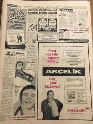 HÜRRİYET GAZETESİ 20 MART 1967 YIL :19 SAYI :6786---Davaya ihanet eden on Türk kara listede ---Luigi ,Dalida nın gözü önünde intihar etmiş ---Zam olmaz  ise 22 bin PTT ci grev  yapacak ---Hem  sevişiyor hem de geziyorlar ---Bir tüccar ,eşi ve 4 çocuğu öldü --Türkiye de 1 milyon 250 bin kişi penceresiz  evlerde yaşıyor ---Karakola 100 metre  mesafede dört dükkan soyuldu ---Gayri sıhhı müesseseler  şehir dışına çıkarılacak ---Rusya da altı aylık mecburi nişanlılık devresi isteniyor ---Amerika da  Hurma Festivalinde Devekuşu Yarışları da Yapıldı ---Fenerbahçe 2 -0 galip ---Galatasaray :1 Altınordu :1---Vefa ,Karşıyaka  ile  berabere  kaldı :0-0---PTT- Hacettepe yenişemedi --Kanton da ordu yönetime el koymuş ---Türkiye nin deprem bölgeleri tespit edildi ---Boksörü Nakavt Eden Güzel --Aynı kadını seven  kardeşini öldürdü ---7. Kattan Asansör Boşluğuna Düştü ---Benzinle elbise temizlerken yandı --