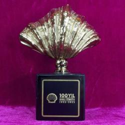 KÜBİK FORMDA SİYAH MERMER KAİDELİ ALTIN YALDIZ METAL İSTİRİDYE KABUĞU SHELL TÜRKİYE 100 YIL 1923-2023 HATIRASI BİBLO