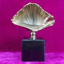 KÜBİK FORMDA SİYAH MERMER KAİDELİ ALTIN YALDIZ METAL İSTİRİDYE KABUĞU SHELL TÜRKİYE 100 YIL 1923-2023 HATIRASI BİBLO