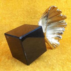 KÜBİK FORMDA SİYAH MERMER KAİDELİ ALTIN YALDIZ METAL İSTİRİDYE KABUĞU SHELL TÜRKİYE 100 YIL 1923-2023 HATIRASI BİBLO