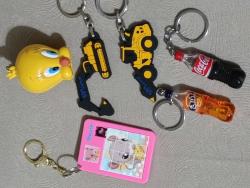 Nostalji koleksiyon tasarım vintage retro reklam promosyon aksesuar süs yılbaşı noel hediyelik Coca cola fanta Tweety kepçe dozer plastik sürtmeli kaydırmalı plastik puzzle yapboz anahtarlık set