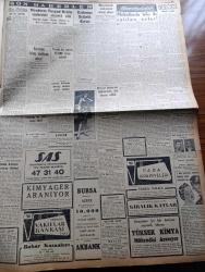 Cumhuriyet Gazetesi - 31 Ocak 1957 - Adnan Menderes Turgut Reisin Türbesini Ziyaret Etti - İthalattan Hazine Hissesi Tacirleri Telaşa Düşürdü - Adapazarı Muhtar Seçimleri - Şair Ziya Osman Saba Vefat Etti - İlaç Darlığı Ve Hastanelere Kabul Edilmeyen Hastalar - Eisenhower'in Ortadoğu Planı Amerika Temsilciler Meclisinde Kahir Ekseriyetle Kabul Edildi - İdam Sehpasında Can Veren Devletliler Derleyen Cemaleddin Saraçoğlu Yazı Dizisi - Despot Yazan Reşat Enis Yazı Dizisi - Karısına Fuhuş Yaptıran Adam - Uydurma Selanik Davası Oktay Engin'in Ebeveyni Üzerinden Manevi Baskı Yapılıyor - Ömer Sami Coşar Köşe Yazısı - Burhan Felek Köşe Yazısı - Resimli Romanımız Zırhlı Haydut - Kalbimin Sesi Filmi Lale Sinemasında - Kadın Ve Moda - Havilland Kremleri - Tanrıdağ Ziyafeti Provalarında Altan Hanoğlu Ve Talat Artemel - Bulmaca - Tek Devrelik Gollerle Galatasaray 4 Emniyet 1 - Adalet Beyoğluspor Maçı Bugün - Silahlı Kuvvetler Harb Okulları İkinci Spor Bayramı Yapılıyor -  Fenerbahçe'nin 50. Yılı