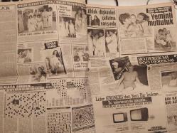 Şey Haftalık Aktüalite Sinema Tiyatro Müzik ve Magazin Gazetesi - 8 Haziran 1985 - Sayı:38 - Zerrin Özer - Türkan Şoray - Cihan Ünal - Okay Özbalcı - Uğur Dündar - Bilun Nazlıhan - Kenan Kalav - Süha Kutlu - Kemal Sunal - Kral sosyetikleşti - Öyle bir dünya ki... - Cemil İpekçi - Hele Çakmaklı - Semra Türel - Nesli Özsoy - Biri kaldırdı biri aldırdı - Nurten Güner - Hayko - Yıldız Arhan - Deniz Akbulut - fatih Köprüsü'nün şerefine - Hanzade Kalyoncu - Beyza Taner - Neveser Güneş - Bu haftaki falınız - Necla Gencer - Ayten Alpman - Leman Sam - Selami Şahin - Aile boyu saadet... - Zeynep Tedü - Üzeyir Garih - Larry Coryell - Phillip Catherine - Mehtap AR - Zeynep ÖZal - Ajda Pekkan - Oya Aydoğan - Cemal Sincar - Harika Avcı, Kadir İnanır, Ahu Tuğba - ''Şüphem yok Harika bir dişi'' fotoğraf ve haberi - Tam takım gazete