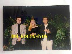 COŞKUN SABAH - NECLA EROL - 1994 TRT 1 DOLUNAY EĞLENCE PROGRAMI SANATÇILARI ORİJİNAL FOTOĞRAFI, 10 x 14 cm EBADINDA