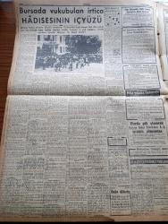 Cumhuriyet Gazetesi - 15 Ağustos 1957 - İşbirliği Konferansı Dün De Devam Etti - Toplantı Sonunda İsmet İnönü İyi Gidiyoruz Dedi - Yakup Kadri Karaosmanoğlu Fuad Arna Ve Kasım Gülek Toplantı Çok İyi Gidiyor Dedi - İsmet İnönü'nün Garajına Saklanan Sivil Polis - Bursa'nın İrticai Hadise'nin Mesulleri Mahkeme Huzurunda - Molotof İntihar Mı Etti - Batı Trakya'da Türk Köylüsü Eziliyor - Kıbrıs Türkleri Arasında 15 Gün Röportajı Yapan Ömer Sami Coşar Yazı Dizisi - Müftü Dana - Doktor Fazıl Küçük - Mussolini'nin Hakiki Hatıraları Bulundu Ve Tekrar Kayboldu - Tarabyadaki İnşa Halindeki Oteli Emekli Sandığı Aldı - 7. Kore Değiştirme Birliğimiz Geldi - İstanbul'un Suyu Sapanca Gölünden Sağlanacak - Başbakan Adnan Menderes İzmir Fuarına Gidiyor - Fay Temizleme Tozu -  Krem Pertev - Fenerbahçeliler Cemiyetinden İstifa Etmeyen Fenerliler Haysiyet Divanına Verilecek - Akdeniz Yüzme Yarışları - Beşiktaş Yarın Ankara'ya Gidiyor - Basketbol Milli Takımı İtalya Milli Takımı İle Oynayacak - Pan American