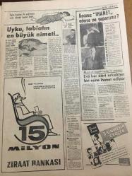HÜRRİYET GAZETESİ 12 MART 1967 YIL :19 SAYI :6778---Ucuz ilaç satan Türk firmasını yok etmeye çalışıyorlar ---Bir ziraat mühendisi katil zanlısı olarak 16 yıl sonra  tevkif edildi ---Ecevitçiler ,8 ler patiden ihraç için  kurultayı toplamak ---Demirel :Bir  Millet  her gün tehdit  altında  tutulamaz ---Evli ,2 çocuklu Türk işçisi evlenmek vadiyle  Almanya dan  getirdiği Berta yı içer içer  dövermiş ----Stalin in kızı İsviçre ye yerleşti ---Yusuf Ziya Ortaç öldü ---Tütün ekicilerinin çemberinden tekel bakanın polis kurtardı ---Bir kadın sekiz  doğurdu ---Milli Folklor Enstitüsü Çalışmalarına Başlıyor ---Çıplak Modeller memur  sayılmazlarsa parlamento önünde soyunacaklar ---Galatasaray :0 Göztepe :0 --Fenerbahçe yeni başkan  adayı : Yolaç --Fenerbahçe -İst.Spor Beşiktaş -Feriköy ---Bursa spor Toprakspora puan kaptırdı :1-1---