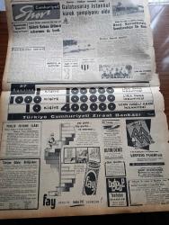 Cumhuriyet Gazetesi -  5 Ağustos 1957 - Hürriyet Partisi Yuvarlak Masa Toplantısına İştirake Hazır - Mareşal Tito Hrutçef Mülakatının Yankıları - 6000 den Fazla Kıbrıs Türkü Dün Lefkoşe'de Büyük Bir Miting Yaptı - Fevzi Lütfi Karaosmanoğlu Dün Gece Zürihten Döndü - Batılılar Komünist Çin İle Ticaret Tahdidlerini Gevşetti - Sovyet Rusya'da Türkçülük Hareketi - Demir Perde Gerisindeki Müslümanlar - Tarabyada Televizyonlu Bir Otel İnşa Edilecek - Aziz Nesin'in Yeni Başarısı - Yanlış Zifaf Yazan Kemal Bilbaşar Yazı Dizisi - Yeni Türkçe Kuran Yazan Hasan Ali Yücel - Bestekar Zeki Arif Ataergin'in Muazzam Jübilesi - Müzeyyen Senar - Rusya'daki 80 Bin Alman Harp Esiri - Mersinli Teknisyen Mustafa Yerman Bisiklet Lastiği Yaptı - Küba'da Çarpışmalar Dinmedi - Savarona İngiltere Yolunda - Ankara İstanbul Haftalık Radyo Programı - Resimli Romanımız Çifte Cinayet - Büyük Casuslar Derleyen A. Cemalettin Saraçoğlu Yazı Dizisi - Samatya Yenikapı Arasındaki Yarışta Galatasaray Istanbul Kürek Şampiyonu