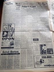 Cumhuriyet Gazetesi - 4 Ekim 1960 - Hangi Metod Yazan Nadir Nadi Köşe Yazısı - Yüksek Divan Yassıadada Çalışmalarına Başlandı - Duruşmaların Tarihi Yakında Açıklanacak - 6 7 Eylül İle İlgili Kararın Tabiki - Fuat Köprülü Ve Fahrettin Kerim Gökay Da Dahil 6 Sanık Dün Tevkif Edildi - Tevkif Edilen Diğer Sanıklar Alaeddin Eriş Ali Balin Oktay Engin Ve Kavas Hasan Uçar - Dünyanın En Zengin Adamının Kayserili Gülbenkyan - Sabah Şarkısı Yazan Taylor Caldull Yazı Dizisi - Et Ve Balık Kurumu Mağazaları Kapanmıyor - Hacettepede İki Çocuk Yazan Fakir Baykurt - Patti Çizgi Roman - Bay Oscar Karikatür - Komiki Şehir Naşit Bey Biyografik Hikaye Yazı Dizisi - Burhan Felek Köşe Yazısı - Garbis Alttaki Boks Maçı 12 Ekim'de - Beşiktaş Kaynamaya Başladı Hakkı Yeten İstifaya Davet Ediliyor - Galatasaray Bahia Dün Gece Ankara'da 1 1 Berabere Kaldı