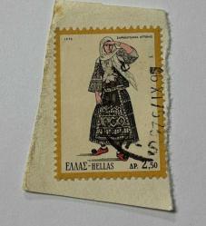 Yunanistan Pulu - Greece Stamp - Mektup Zarfından Kesilmiş / Postadan Geçmiş Pul Filateli - YÖRESEL KIYAFETLİ KADIN TEMALI 1972, 2,50 PARA - YABANCI PULLAR, NOSTALJİK DOĞUM GÜNÜ HEDİYESİ