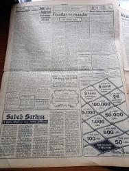 Cumhuriyet Gazetesi - 2 Ekim 1960 - Gerçeği Öğren Lucifero Yazan Nadir Nadi - Cemal Gürsel Basına Tatilde Bulundu -  Yeni İthal Programı Dün Yürürlüğe Girdi - Sanayi Bakanı Şahap Kocatopçu - Tiyatro Mevsimi Dün Gece Başladı - Yeni Tiyatroda Oynanan Çılgın Dünya Piyesinden Bir Sahne - Dormen Tiyatrosunda Oynanan İlk Telif Eser İkinci Baskından Bir Sahne - Toros Ekspresi Suudi Arabistan'a Gidecek - Türkiye Sosyalist Partisi Mensupları Beraat Etti - Eski Demiryolları Genel Müdürü Safa Yalçuk'un Duruşması - Sabık Emniyet Müdürü Faruk Oktay Yassıada'da Kalpten Öldü - Galatasaray İle Beşiktaş Mağlup - Sabah Şarkısı Yazan Taylor Caldwell Yazı Dizisi - Resimli Roman Başkasının Günahı Çizen Yves Sayol - Patti Çizgi Roman - Komiki Şehir Naşit Bey Biyografik Hikaye Yazan Burhan Arpad - Fenerbahçe Bahia'ya 2 1 Yenildi - Türk Bulgar Milli Kürek Müsabakası Yapılıyor - Cezmi Or Müsabakaları Dün Yapıldı - Radyolin Diş Macunu - Hot Gaz Sobası -  Basketbolda Modaspor Mağlup Oldu - Mahalli Lig