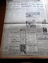 Cumhuriyet Gazetesi - 2 Ekim 1957 - İki Milletvekili Dağıstan Binerbay Ve Burhaneddin Onat Demokratik Partiden İstifa Ettiler - Kara Aydınlar Yazan Nadir Nadi Köşe Yazısı - Adana Vapurunda 50 Kilo Afyon Bulundu - Muhalif Partilerin Seçim Mitingleri 6 Ekime Kaldı - Brezilya'dan 300 Ton Kahve Geliyor - Celal Bayar Ve İstanbul Milletvekilliği - Seçim Anketi Yasağına Rağmen Şemseddin Günaltay'ın Demeci - Metin Toker Bugün Tahliye Ediliyor - Kapani Kardeşler Arasında Mücadele Devam Ediyor - İblisin Kızı Yazan Guy Des Cars Yazı Dizisi - 20 Liraya Bir Yahudi Nakleden M. Kenan Kan Yazı Dizisi - Amerika'da Zencilerin Meselesi Yazan Sulhi Dönmezer - Ürdün Parlamentosu Tekrar Açıldı - Bir Şempanze Dava Açtı - Burhan Felek Köşe Yazısı - Yurtta Seçim Mücadelesi İntibaları - Atlas Sinemasında Minneapolis Senfoni Orkestrası Konserleri - Dün Bakkallara Peynir Dağıtılmaya Başlandı - Turgay Şeren Takımda Yer Almayınca Galatasaray Spartak'a   3 0 Yenildi - Şeref Has Ve Ayhan Hançeri Milli Takımda