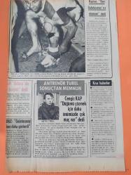 19 Mart 1974 - Günaydın Gazetesi - Galatasaray zor duruma düşünce Metin açık tribünde çırpındı- Takımı için yıllarca tekme yiyen Kaptan, ''Ben Galatasaray'sız olamam'' dedi - Gazete tam değil kupürüdür - 19x58cm ebatındadır..