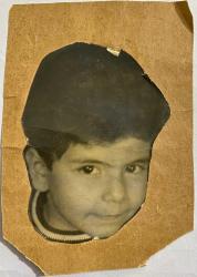 KARTONA KAFASI YAPIŞTIRILAN ERKEK ÇOCUK FOTOĞRAFI ,  ORİJİNAL SİYAH & BEYAZ, 10X7 EBADINDA - 1940'LAR, 1950'LER, 1960'LAR ve 1970'LER TÜRKİYE'SİNDEN NOSTALJİK DOĞUM GÜNÜ HEDİYESİ