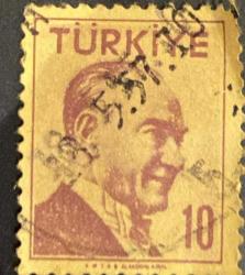 Türk Pulu - Turkish Stamp - Mektup Zarfından Kesilmiş  / Postadan Geçmiş Pul Filateli - 18 MAYIS 1957 DAMGALI -ATATÜRK, 10 PARA - Türkiye Cumhuriyeti - NOSTALJİK DOĞUM GÜNÜ HEDİYESİ