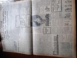 Cumhuriyet Gazetesi - 19 Ekim 1957 - Bir Savaşçı Yazan Nadir Nadi Köşe Yazısı - Adnan Menderes Dün İsmet İnönü'ye  Ağır Bir İthamda Bulundu - Üstad Hüseyin Cahit Yalçın'ı Dün Kaybettik Fotoğraf - Şemsettin Günaltay Demokrat Partilileri Yardıma Çağırdı - Hürriyet Partisi Seçim Beyannamesi Açıklandı - Türk Uçakları Suriye Üzerinde Uçmamıştır - Cumhurbaşkanı Neden Seçim Nutku Söylüyor - Cumhuriyetçi Millet Partisi'nin Dünkü Büyük Mitingi - Türkiye'nin Altınları - 20 Liraya Bir Yahudi Nakleden M. Kenan Kan Yazı Dizisi - İblisin Kızı Yazan Guy Des Cars Yazı Dizisi - Abdurrahman Gazi Garnizonunun Temeli Dün Atıldı - Kıbrıs'ta Bombalar Patlamaya Başladı - Burhan Felek Köşe Yazısı - Ankara'da Asya Gribi Şiddetlendi - Asya Gribine Yakalanan Hürriyet Partisi Liderleri - Dünkü İlk Antremanda Yalçın Granit Milli Takımdan Affını İstedi - Ankara Kapalı Spor Sarayı Açılıyor