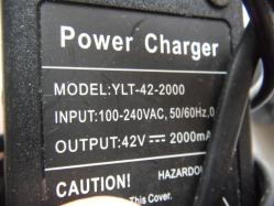 42 Volt 2000mA YLT-42-2000 AC Duvar Akü Şarj Adaptörü Elektrikli Scooter İçin   ADAPTÖR (YUKARI RAF KUTU