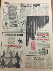 HÜRRİYET GAZETESİ 17 ŞUBAT 1967 YIL :19 SAYI :6755 --Demirel ,Mecliste TİP Mebuslarına şiddetle çattı --Şiddetli soğuklar Doğu ya  kayıyor --- Karlarla örtülü parkta işlenen aşk cinayeti :Genç bir kız sende erkek misin ? sözünü hayatı ile ödedi ---kadın yüzünden içkili gazino harp meydanına döndü ---Ankara da cinayet işleyen genç İstanbul Valiliğine teslim oldu ---Evlerde kullanılan kok ve bıllumum linyit kömürüne zam yapılmadı ---Kendisine sigara vermeyen kahveci bıçakla öldürüldü ---Büyükelçi kadın Konsolosla evlendi --İzmir de bir fabrika ile 9 iş yeri yandı ---Önümüzdeki ders yılında üç yeni lise açılacak ---12 öğrenci 604 saat durmadan bira içti ---Şampiyon Göztepe olacak ---Maçların tehiri hakemlere bırakıldı --Türkiye de 11 Yugoslav 3 Macar 1 Habeş Futbolcu Var ---İnter ,Real -Madrid i 1-0 yendi ---Beşiktaş idare heyeti görevi  devretmeğe hazır ---Kavanoz Kafalı Robot Televizyonda Başrolü Oynuyor ---Rus hükümeti Çarın hazinesini haraç mezat satışa çıkarıyor ----