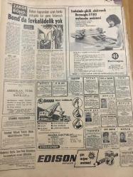 HÜRRİYET GAZETESİ 18 KASIM 1966 -Banyo zevki”PURO”Sabun --Türk Silahlı Kuvvetleri her tecavüzü önleyecek güçtedir --Sunay ın Amerika Gezisi 1967 Yılına Kaldı --Zeki Müren,Erol Büyükburç,Nuri Sesigüzel-6 Sanatçımız Alman Televizyonunda Programa Çıkacak ---Felçli Amerikalı ,Dünyayı 2. Defa Oto-Stopla Dolaşıyor ---Üç Kızılay cı tevkif edildi ---Benzinciye sahte 500 lük vermek isteyen üç gangster taslağı kapkaççılık yaptı ----Katil kayıplara karıştı maktülünde cesedi yok --Açıkgöz Rizeli ,tabanca mermisi diye 30  kilo tuzu 6450 liraya yutturdu ---Suriye de ki askerleri  İsrail e ateş açtı ----Tam dokuz hapishanede yattıktan sonra  beraat etti ---Türk Takımının Oturmuş Bir Sistemi Yok ---Türk takımında futbolu iyi bilen oyuncular var ---Başbakan ın çağrısı :Daha az yemek yiyin ---Faysal ın oğlu 8 milyon liraya özel jet uçağı aldı ---Gülen bebek kolu indirilince  gözünden yaşlar boşanıyor --Beyaz Saray ın damat adayı üç yıl sonra asker oluyor --Alkış yerine tabak kırma adeti yayılıyor ---
