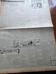 Cumhuriyet Gazetesi - 16 Eylül 1951 - Bir İhtiyaç Yazan Nadir Nadi Köşe Yazısı - 17 İlimizde Bugün Seçim Yapılıyor - Bütün İllerde Rey Atmaya 8 De Başlanıp 17 De Son Verilecek - İlk Seçim Suçları - Müsteşrikler Kongresi Dün Saat 15 te Açıldı - Haydarpaşa Lisesinin Binası Hastane Olacak - Atlantik Paktı Konseyi Dün Ottowa'da Toplandı - Batı Almanya İktisat Bakanı Erhard Geldi - Dün Gece Yapılan Basketbol Maçları - Fransa İtalyayı 44 30 Yendi - Türkiye Avusturyayı 33 31 Yendiler - Haftanın Şakaları Yazan Burhan Felek - O İki Cadde Yazan Falih Rıfkı Atay - Bu Sene Bütün Kurbanlar Satıldı - Rüyalar Evi Yazan Peride Celal Yazı Dizisi - Romanya'daki Türk Azınlığı Tehcir Ediliyor - Arab Birliği Ve Türkiye - Komünistlik Propagandası Yapan Rupen Girgeç Yakalandı - Charlie Chaplin'in Eski Yatı İstanbula Geldi - Robinson Trupin Üçüncü Karşılaşmalarına Hazırlık - Beşiktaş Enosis'le Fenerbahçe Dörtler Muhteliti İle Karşılaşacaklar - Venedik Tenis Turnuvası - İsveç'te Bisiklet Yarışı - Sabite Tur