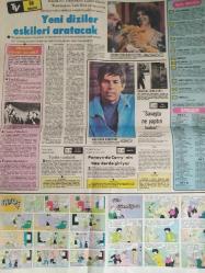 Hürriyet Pazar Haftalık Aktüalite Sinema Tiyatro Müzik ve Magazin Gazetesi - 7 Ocak 1979 - Paris'in gecelerini artık bizimkiler renklendirecek - Eyfel'de Türkiye - Jean Sala - Sezen Aksu - Seher Şeniz - Ayla Algan - Gerard Marceau - Zerrin Özer - Evde kimin sözü geçiyor sizi mi çocuğunuzun mu? - Şiir Köşeniz - Carlos Santana, Paris'i fethetti - Dalida da Disco modasına uydu - Fransız müzikçiler dış pazarları ele geçiriyor - Bizim Şov'larda her telden var! - Müjdat Gezen - Perran Kutman - Selma Güneri - Selçuk Ural - Tülay Karaca - Şaka Şaka - Hayat arkadaşı - Yeni diziler eskileri aratacak - Ekranda ne var ne yok? Sevimli Kuklalar Geliyor fotoğraf ve haberi - Gazete tam değildir sadece 4 sayfası mevcuttur