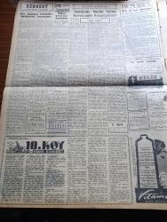 Cumhuriyet Gazetesi - 22 Aralık 1960 - İskenderun'daki Atatürk Heykeline Tecavüzün Tahkikatı Devam Ediyor - Cağaloğlu'nda Toplanan Gençler Atatürk Heykeline Saldırıyı Protesto Ettiler - Milli Birlik Komitesi 13 İdam Kararını Tasdik Etti - Cemal Gürsel Kurucu Meclise Üye Seçmeye Başladı - Ordu Mensuplarına Kolaylıklar Tanıyan Kanun açıklandı - Türkiye'de En Ucuz Ekmeği Sivaslılar Yiyorlar - Celal Bayar'ın Gayrimeşru Serveti Olmadığı Tesbit Edildi - 23 Eski Belediye Encümen Ve Meclis Üyesinin Duruşması Dün Başlandı - Amerika'nın En Genç Başkanı Kennedy Hayatı Macera Ve Mücadeleleri Yazan James MacGregor Yazı Dizisi - 10. Köy Yazan Fakir Baykurt Yazı Dizisi - Yılbaşı Gecesi İçin Hazırlıklar - NATO'ya Her Yıl Brüt Milli Gelirimizden Yüzde 5 Veriyoruz - Burhan Felek Köşe Yazısı - Kolesterol'a Karşı İlk İlaç Mer 29 - Patti Çizgi Roman - Bay Oscar Karikatür - Milli Ligin İkinci Devre Fikstürü - Fenerbahçeli Yüksel Gündüz İle Hilmi Kiremitçiye 15 Gün Ceza - Spor Toto'da 13 Maçı Bilen 1 Kişi
