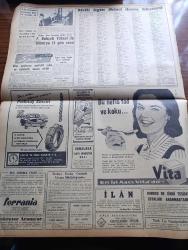 Cumhuriyet Gazetesi - 22 Aralık 1960 - İskenderun'daki Atatürk Heykeline Tecavüzün Tahkikatı Devam Ediyor - Cağaloğlu'nda Toplanan Gençler Atatürk Heykeline Saldırıyı Protesto Ettiler - Milli Birlik Komitesi 13 İdam Kararını Tasdik Etti - Cemal Gürsel Kurucu Meclise Üye Seçmeye Başladı - Ordu Mensuplarına Kolaylıklar Tanıyan Kanun açıklandı - Türkiye'de En Ucuz Ekmeği Sivaslılar Yiyorlar - Celal Bayar'ın Gayrimeşru Serveti Olmadığı Tesbit Edildi - 23 Eski Belediye Encümen Ve Meclis Üyesinin Duruşması Dün Başlandı - Amerika'nın En Genç Başkanı Kennedy Hayatı Macera Ve Mücadeleleri Yazan James MacGregor Yazı Dizisi - 10. Köy Yazan Fakir Baykurt Yazı Dizisi - Yılbaşı Gecesi İçin Hazırlıklar - NATO'ya Her Yıl Brüt Milli Gelirimizden Yüzde 5 Veriyoruz - Burhan Felek Köşe Yazısı - Kolesterol'a Karşı İlk İlaç Mer 29 - Patti Çizgi Roman - Bay Oscar Karikatür - Milli Ligin İkinci Devre Fikstürü - Fenerbahçeli Yüksel Gündüz İle Hilmi Kiremitçiye 15 Gün Ceza - Spor Toto'da 13 Maçı Bilen 1 Kişi