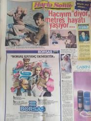 Hafta Sonu Haftalık Aktüalite Sinema Tiyatro Müzik ve Magazin Gazetesi - 17 Eylül 1981 - Müjde Ar, bu düşüşü kendi eliyle hazırladı - İzmir'de gizli nişan - Emel Sayın - Filiz Akın - Gülşen Bubikoğlu savaşı - Yargıtay, Bülent Ersoy'un kadınlığını tartışıyor - Baba kız birbirini reddediyor - Behiye Aksoy - Ahmet Aksoy - Meral Zeren - Görünmeyen adamın gözüyle - Yağmurla sızılar - Sonbaharda saçlar neden dökülür - Nilüfer - Ferdi Tayfur - Gökben - Neslihan Tekin - Ercüment Berker - Semra Torin - Selim Edes - Ömer Aral - Ayşe Irmak - Fikret Şenes - Ülkü Aker - Çiğdem Talu - Fatma Girik - Memduh Ün - 23 yıllık aşk Marmaris'te bitti - Siz yazın, biz okuyalım - İzzet Altınmeşe, müteahhit kurbanı - Tülay Özer - Damat bey evli çıktı - Gencay Erbatu - Sevda Seval - Gülünç ama gerçek - Orhan Boran - Mediha Şen'in en mutlu günü - Hülya Koçyiğit, evlat - Ahmet Hoşsöyler - Bekir Çelenk - Nilüfer Koçyiğit - Gülşah - Vasfi Uçaroğlu - Kamuran Akkor - Didem Baykal - Şebnem İkbal - Tam Takım Gazete