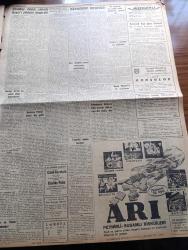 Cumhuriyet Gazetesi - 24 Aralık 1960 - Dikensiz Gül Olmaz Yazan Nadir Nadi Köşe Yazısı - Milli Birlik Komitesi'nin Kurucu Meclisle İlgili Tebliği Maksatlı Çevrelere İhtarda Bulunuldu - Börekçi Ali'nin Bu Sabah İdamı Bekleniyordu - Temsilci Seçme Faaliyeti - Yüksek Adalet Divanı Ve Soruşturma Kurulu İle İlgili Kanunun Metni - Bazı Düşükler Umumî Mahkemeye Sevkedilecek - İnkılap Şehidi Kubilay'ın Şehadetinin Yıldönümü - Şemseddin Günaltay Dünkü Celsede Celal Bayar'ı Şiddetle İtham Etti - Atatürk Heykeline Saldırının 11 Zanlısı Dün Birbirleri İle Yüzleştirildi - Moskova Patriği Aleksi Dün Geldi - 10. Köy Yazan Fakir Baykurt Yazı Dizisi - Amerika'nın En Genç Başkanı Kennedy Hayatı Macera Ve Mücadeleleri Yazan James MacGregor Yazı Dizisi - Ruh Mikropları 147'lerin Affına Dair Yazan Halide Edip Adıvar Köşe Yazısı - Irak'taki Fransız Petrol Hissesinin Millileştirilmesi İsteniyor - Burhan Felek Köşe Yazısı - Dünyanın En Pahalı Tablosu Somurtan Joconde - J. Anouilh'in Piyesi Generalin Aşkı
