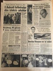 HÜRRİYET GAZETESİ 8 ARALIK 1965 YIL :18 SAYI :6326---Bin yıllık aforoz kalktı---Mesken temin edilmeden kimsenin evi yıkılmayacak ---Demirel : Ordu ile Mutabakat Halindeyiz ---Müzmin bekar olan  mübaşir ,diploma alınca  evlenecek ---Jandarma karakoluna 2 kilometre  mesafe sekiz vasıta soyuldu ---Son iki ayda 120 deprem oldu ---Gönül Yazar Müstehcen Türküyü Mahkemede Okudu ---Azılı otomobil hırsızı paraları barlarda ve partiler vererek yemiş ---Birden fazla kadınla evlenmek büyük lüks ---Fenerbahçe futbolcular dün isteksiz  çalıştılar --Beşiktaş ,40 günde 9 maç yapacak ---Necdet Erdem ,Fenerbahçe menajerliğine  getirildi ---Brezilya Dünyanın En iyi On Biri ---Çocuklar için kendini ateşe atan şampiyon ---80 lik M.Simone 65 yıldır fakülte dolaşıyor ----Bitpazarından alınan bir tablo genç kıza  milyonlar kazandırdı --Hazım Dağ dün CKMP den istifa etti ---Boru işçileri grevinde Devlet Bakanı aracı oldu ---