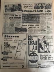 HÜRRİYET GAZETESİ 17 MART 1968 YIL :20 SAYI :7141---4 Bin metrede kapı koptu ,pilot boşluğa uçtu --10 Yıldır dargın olan sanatkarlar beraberce felekten bir gece çaldı ---Altına hücum yüzünden dolar ve  sterlinin  kıymeti devamlı düşüyor ---Uçağın yolcuları : ölümle hayat arasında 15 dakika geçirdik diyor ---Freni patlayan kamyonun çarptığı 5 öğrenciden biri öldü ,4 ü komada ---Mutlu bir evlilik için ne lazımdır ?---Robert Kennedy ,Başkanlık için Adaylığını Koyuyor ---Günün maçı : Fenerbahçe -D.Spor --Vefa dan bir puan daha gitti ---Gençlerbirliği Eskişehirspor u 1-0 mağlup etti ---Altınordu ,can havliyle uçuruma Feriköy ü itti --Ankara Valisi devri Süleyman Piyesini sahneden kaldırdı ---Üç dev sanatçı ilk defa bir araya  gelip fasıl geçtiler : Zeki Müren Safiye Ayla ,Münir Nurettin --