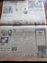 Cumhuriyet Gazetesi - 28 Temmuz 1956 - Süveyş Kanalı Hadisesi Vehamet Kesbetti - İngiltere Ve Fransa Mısırı Dün Şiddetle Protesto Ettiler - İngiltere'nin Süveyş Kanalı Tekrar İşgal Etmesi Israrla İstendi - Türk Afgan Görüşmeleri Başlandı - Ay Başından Beri 24 Çocuk Felci Vakası Görüldü - Mayolu Trafik Polisi - Rita Hayworth Uçak Gemisi Satın Alıyor - Andrea Doria Faciası İçin Tahkikat Açılıyor - Pakistan Cumhurbaşkanı Ekselans General İskender Mirza Eyüp Camiinde - Atatürk Heykeline Tecavüz - Karanlıkta Sesler Yazan Perihan Zorlu Yazı Dizisi - İki Devrin Perde Arkası Yazan Samih Nafiz Tansu Yazı Dizisi - Yılın İlk Yarısında Türkiye'de Basılan Eserler - Arab İsrail Hududunda Yeni Çarpışmalar Oldu - Çukurova'da Elektriğin Kilovatı 15 Kuruş Olacak - İzmir Fuarına 16 Devlet İştirak Ediyor - Karacaoğlan Yazan Yaşar Kemal Resimleyen Münif Fehim Yazı Dizisi - Resimli Romanımız Kraliçenin Gerdanlığı Yazan P. Gordeaux - Çanakkale Kupası Yüzme Yarışlarında Ayşe Gülçilli İle Meral Ekren Rekor