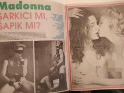 Harem Erkeklerin Dergisi - 2 Temmuz 1993 - Yıl:1 - Sayı:1 - Pınar Eliçe'nin Çıplaklık Günleri - Buse Başar - dansöz Derya San - Dansöz Bellinda - Sahnelerin esmer bombası Buse Başar ''Kalbim bomboş bir erkek arıyorum'' diyor - Pınar Eliçe ''İlk gece öyle kolay oldu ki...'' diyor - Buse Başar Posteri - Kadını yatakta çıldırtmanın 10 altın yolu - Kurt Kansen - Cinsel Sorunlarınıza Çözümler - Suna Abla Sizlerle - Madonna şarkıcı mı, sapık mı? - Kuytu bir köşe bizim seks yuvamız olacaktı - Elleri bir kadın gibi yumuşak teni ipek gibi - Mine Mutlu Posteri fotoğraf ve haberi - Tam Takım Dergi