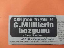 24 Nisan 1988 - Güneş Gazetesi - Sovyet Birliği'nden fark yedik:7-1 - G. Millilerin bozgunu - UEFA Kupası Avrupa Gençler Eleme Grubu'nda dün Sovyetler Birliği ile karşılaşan Türkiye A Genç Milli Takımı ağır bir yenildi aldı Gazete tam değil kupürüdür - 9x5cm ebatındadır..