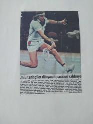 1 Ocak 1981 - Yılın futbolcusu seçilen arkadaşım Rummenigge - B.Almanya-Türkiye maçında iddiaya girip 50 mark kaybetmiştim - Ünlü tenisçiler dünyanın parasını kaldırıyor fotoğraf ve haberi - Gazete haberi - Tek Yaprak Arkalı Önlüdür