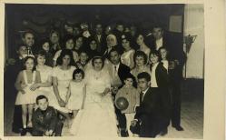 DÜĞÜNDE POZ VEREN GELİN DAMAT VE YAKINLARI  FOTOĞRAFI, FOTO BAYBURT, AHMET ÇEÇEN, ORİJİNAL SİYAH & BEYAZ, 14X9 EBADINDA - 1940'LAR, 1950'LER, 1960'LAR ve 1970'LER TÜRKİYE'SİNDEN NOSTALJİK DOĞUM GÜNÜ HEDİYESİ