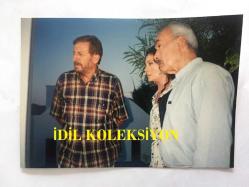 MÜŞFİK KENTER - ŞÜKRAN GÜNGÖR - YILDIZ KENTER - 1990'LAR YAZ EVİ DİZİSİ SETİNDEN OYUNCULARIN ORİJİNAL FOTOĞRAFI, 12 x 9 cm EBADINDA