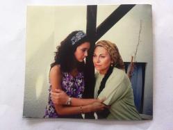 HANDE ATAİZİ - KADRİYE KENTER - 1990'LAR YAZ EVİ DİZİSİ SETİNDEN OYUNCULARIN ORİJİNAL FOTOĞRAFI, 10 x 9 cm EBADINDA