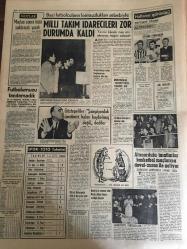 HÜRRİYET GAZETESİ 21 ŞUBAT 1967 YIL :19 SAYI :6759--Meclis ,Gaza Zam Yapmayı Reddetti --CHP Mebusu Hüsnü Özkan İrfan Tansel i İtham Etti --Mudanya da denize uçan otomobilden dün 7 ceset çıktı --Marlon Brando :Muhtaç insanlara faydalı olabilmek için çalışıyorum --DDY memurlarına avans gümrük memurlarına da tazminat verilecek ---Abla katilinin yaraladığı 3 aylık bebek de öldü ---İki İngiliz bahriyelisi  randevu evi fedaileri tarafından bıçaklandı ---Yeğeni oğluna öldürttü ---Haldeki fiyatlar ile manav etiketleri arasında fark çok ---Akciğer vazifesi görecek bir cam tüp yapıldı ---Ankara-İzmir arası  ekspres yolla  8 saate indirilecek ---Milli Takım İdarecileri Zor Durumda Kaldı --Futbolumuzu tanıtamadık --Göztepeliler :Şampiyonluk ümidimiz halen kaybolmuş değil ,dediler --Altınordulu  taraftarlar basketbol maçlarına davul zurna ile geliyor --Açıkgöz bir dolandırıcı Hac yolu yapılıyor ,diye binlerce işsizi kandırdı ---Aşk bir daha galip --Trafik sıkıntısına karşı 1 metrelik otomobil yaptı