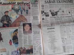 Sabah Magazin Gazetesi - 13 Temmuz 1993 - Zonguldak yardım paraları ne oldu? - Tansu Çiller, ''Seçmeli Kürtçe dersi tartışalım'' - Hülya Avşar - Bahadır Onur - Kenan Evren - Claudia Schiffer - Julio Bocco - Asım Can Gündüz - Şebnem Tunç - Polise kanlı tuzak - Mehmet Yılmaz - Zirvedeki hastaneler - Sven Harlen - Hızlı tramvay tam gaz - Keriman Ulusoy - Leyla Umar - Kazaklar geliyor! - Avrupa'da satan satana - Burakbey ve Çerkez Etem olayı çizgi romanı - Necmettin Erbakan - Şemsi Denizer - Mehmet Zıp - Hasan Cemal - Kartal'da heyecan - Derya hem sevinçli hem üzgün - Trabzonspor'da kritik son 3 gün - Osieck şoka girdi! - Fener nefes açtı - Mega Aygün! - Gütschow yandı! - Şu Galatasaray bir başka alem - Rafting Şampiyonası - İstanköy tam bir turizm cenneti - 10 aylık geline kanlı gözyaşı - Hasan Pehlivan - Bodrum'un karşı komşusu fotoğraf ve haberi - Tam Takım Gazete