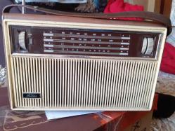Toshiba 8L-688L MW/LW/SWx2 8 transistör radyo