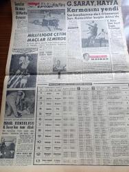 Milliyet Gazetesi - 21 Şubat 1961 - Bütçe Kurucu Mecliste - Vali Refik Tulga Lütfi Kırdar'ın Cenazesinde Olay Çıkaranların Kafası Kanun Çerçevesinde Ezilecektir Dedi - Sabık Bakanlar Dün İfade Verdiler - Örfi İdare Üç Ay Uzatıldı - Kitap Kampanyası - Şemi Ergin 27 Mayıs İhmalimizi Temizledi Dedi - Bugünkü Burç Falınız - Çetin Altan Köşe Yazısı - Tekel Kokulu Ve Filtreli Sigara İmaline Hazırlanıyor - Abdülcanbaz'ın Maceraları Çizgi Roman Çizen Turhan Selçuk - Amerikan Başkanı Kennedy'e Türk Çubuğu - Cici Can Çizen Bedri - Maruf Bey Çizen Martin - Boncuk Walt Disney - Johnny Hazard Çizen Frank Robbins - Tombik Çizen Trog - Allahlık Ali Bey Çizen Swan - Sanatıyla Neyzen Tevfik'i Dahi Mesteden Bülbül Mehmet - Mutlu Akü - Galatasaray Hayfa Karmasını Yendi - İsrail Konsolosu Galatasaray'dan Özür Diledi - Milliyet Spor Toto Tahminleri - Kızıl Bayrak Takımının Fenerbahçe'ye Teklifi - Avrupa Genç Milli Takımlar Şampiyonası