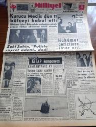 Milliyet Gazetesi - 22 Şubat 1961 - Kurucu Meclis Dün 11 Bütçeyi Kabul Etti - Adnan Menderes Suzan Sözen'le Münasebetleri Hakkında Suallleri Cevaplandırıyor Fotoğraf - Kızılderili Prenses Süreyya - Hükümet Gericilere İhtar Etti - Çetin Altan Köşe Yazısı - İstanbul Ankara Teknik Üniversite Radyosu Programı - Yassıada Duruşmalarına Ait Film Tamamlandı - Aşılanmamış Köpeklerin Sahipleri Ceza Görecek - Ramazan Köşesi - Abdülcanbaz'ın Maceraları Çizgi Roman Çizen Turhan Selçuk - Burdur Bölgesinde Taş Devri İnsanları Aşık Oynuyormuş - Bir Rüzgar Esti Yazan Daniel Gray Yazı Dizisi - Cici Can Çizen Bedri - Maruf Bey Çizen Martin - Johnny Hazard Çizen Frank Robbins - Tombik Çizen Trog - Galatasaray Voleybol Turnuvasına Katılamıyor - Galatasaray İzmir'de Merakla Bekleniyor - Fenerbahçe Reisi Hasan Kamil Sporel - Basın Kupası Boks Maçları Bu Akşam - Eskrim Ajanı Rıza Erseven - Amerika Hava Kuvvetleri Basketbol Şampiyonası - 12 Avrupa Futbol Takımı Arjantin'de Oynayacak - İzmirspor