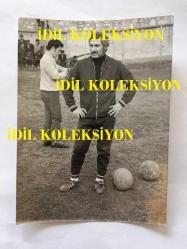FENERBAHÇE'NİN EFSANESİ ORDİNARYUS LEFTER KÜÇÜKANDONYADİS'İN ORİJİNAL FOTOĞRAFI, 12 x 9 cm EBADINDA - LEFTER İDMAN ÇALIŞTIRIRKEN