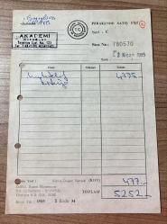 KIRTASİYE FATURASI - 3 NİSAN 1985 - AKADEMİ KİTAP EVİ - NİŞANTAŞI, İSTANBUL - OSMAN FAHİR SEDEN, O.F.S. PRODÜKSİYON - BEYOĞLU, İSTANBUL - ISLAK İMZALI, KAŞELİ - 14 x 20 cm EBATLI ORİJİNAL FATURA - TÜRK SİNEMA - FİLM TARİHİ