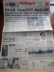Milliyet Gazetesi - 14 Ocak 1961 - Siyasi Faaliyet Başladı - Ercüment Karacan Köşe Yazısı - 8 Sanık Daha Tahliye Edildi - Yüksek Adalwt Divanı - Ulvi Yenal Serbest Bırakıldı - Turhan Feyzioğlu Dün Tanıklık Yaptı - Osman Bölükbaşı Sürmenaj Oldu- CHP Ve Cumhuriyetçi Köylü Millet Partisi Genel İdare Kurulları Birer Toplantı Yaptı - İsmet İnönü'ye Şeref Beratı Verildi - Büyük Ses Yıldızı Müzeyyen Senar Kazablanka'da -  Çetin Altan Köşe Yazısı - Bulmaca - Hamiyet Yüceses Kazablanka'da - Abdülcanbaz'ın Maceraları Çizgi Roman Çizen Turhan Selçuk - Adana'da Yeni Bir Petrol Kuyusu Bulundu - Sahne Aşkları Çizen Leonard Starr - Boncuk Walt Disney - Demir Yumruk Çizen John C. murphy - Cisco Kid Çizen Jose Salinas Rod Reed- Tombik Çizen Trog - Basketbolda Kritik Maç Galatasaray Fenerbahçe - Ölüme Tuş Olan Şampiyon Yaşar Doğunun Hayatı Yazan Bedirhan Çınar Yazı Dizisi - Milli Ligin 2. Devresi Bugün Başlıyor